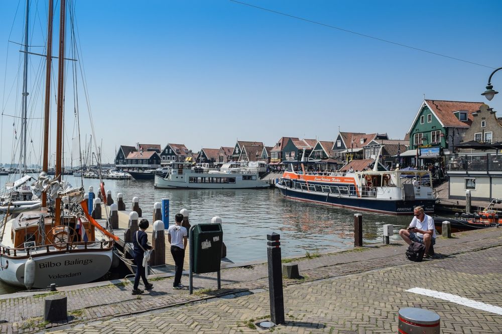 Utforska resan med båt mellan Stavsnäs och Sandhamn