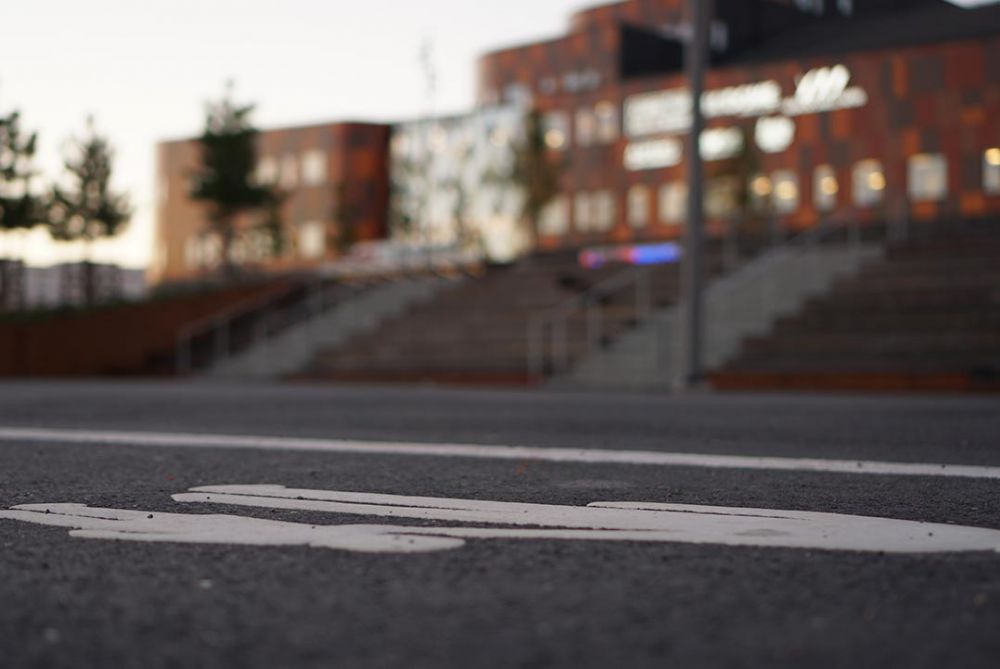 Vägmarkeringar som styr trafiken och skapar tryggare miljöer