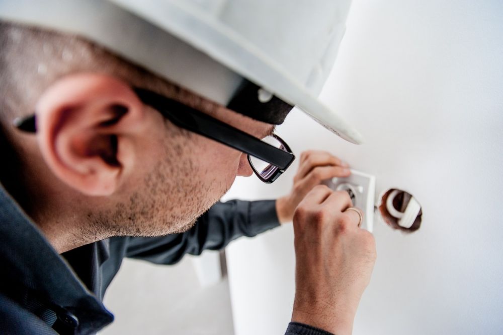 Elektriker i Sollentuna: En guide till pålitliga elreparationer och -installationer
